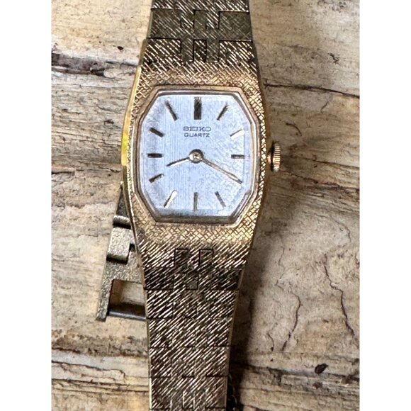 Vintage Seiko  1400-4480 R Womens Gold-Tone Quartz Watch With Textured Band Oval - Picture 3 of 9